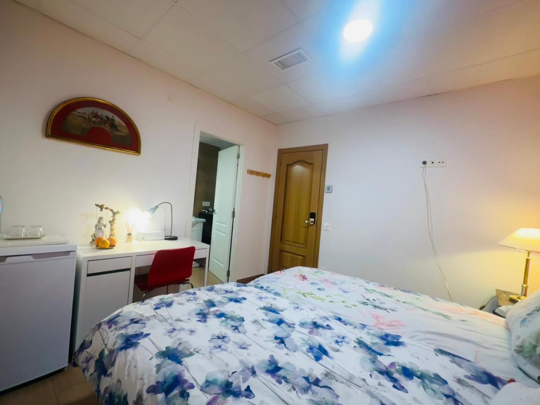 Mirador 2 Del Mercado Central - Habitacion Con Bano Privado En El Centro De La Ciudad Vella Valensiya Dış mekan fotoğraf