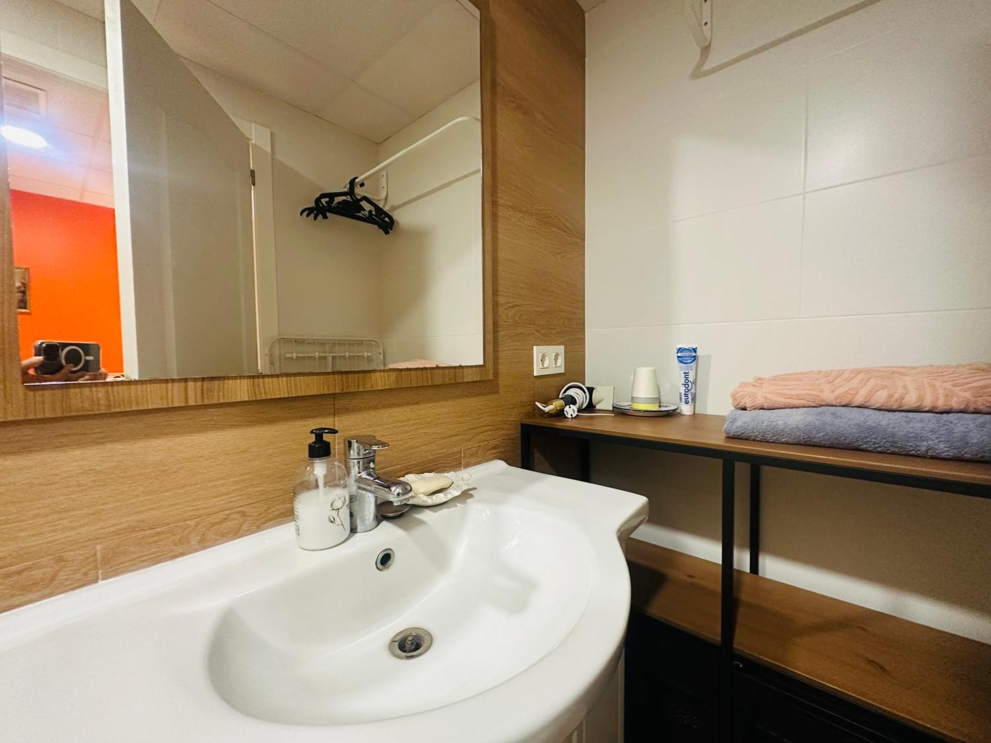 Mirador 2 Del Mercado Central - Habitacion Con Bano Privado En El Centro De La Ciudad Vella Valensiya Dış mekan fotoğraf