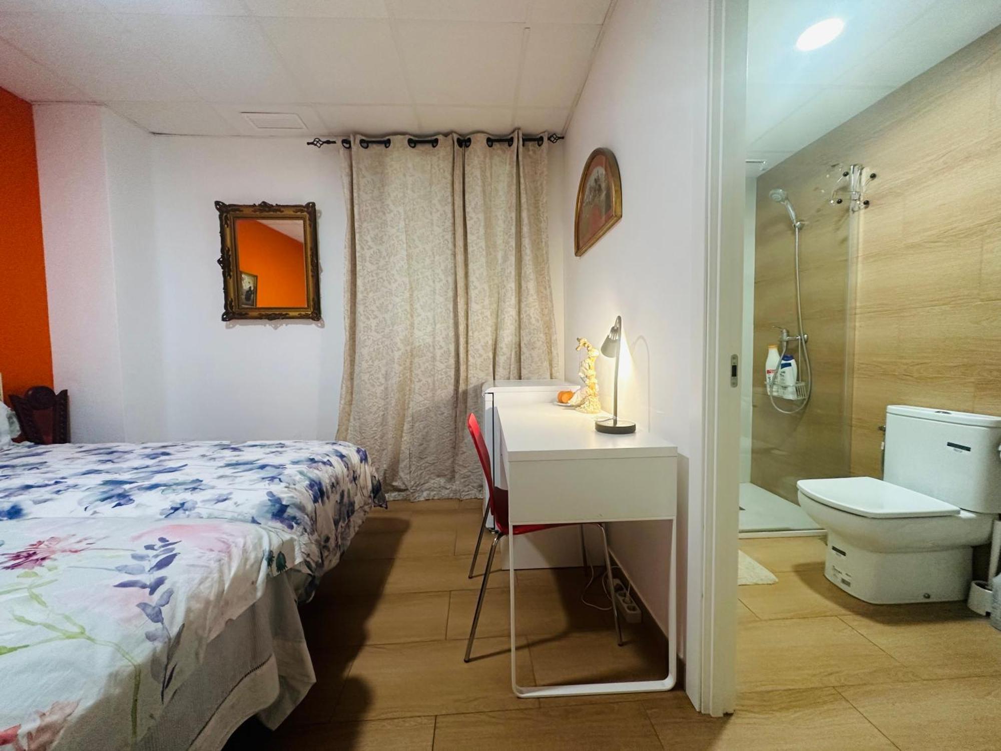 Mirador 2 Del Mercado Central - Habitacion Con Bano Privado En El Centro De La Ciudad Vella Valensiya Dış mekan fotoğraf