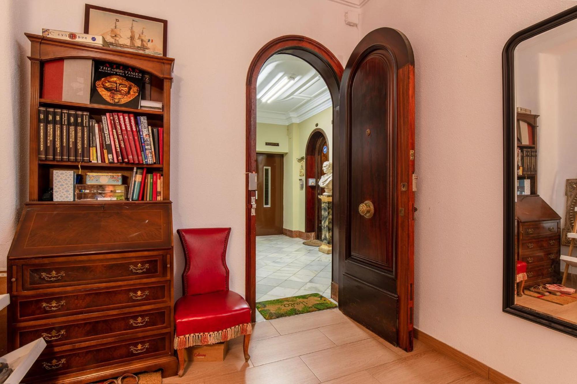 Mirador 2 Del Mercado Central - Habitacion Con Bano Privado En El Centro De La Ciudad Vella Valensiya Dış mekan fotoğraf