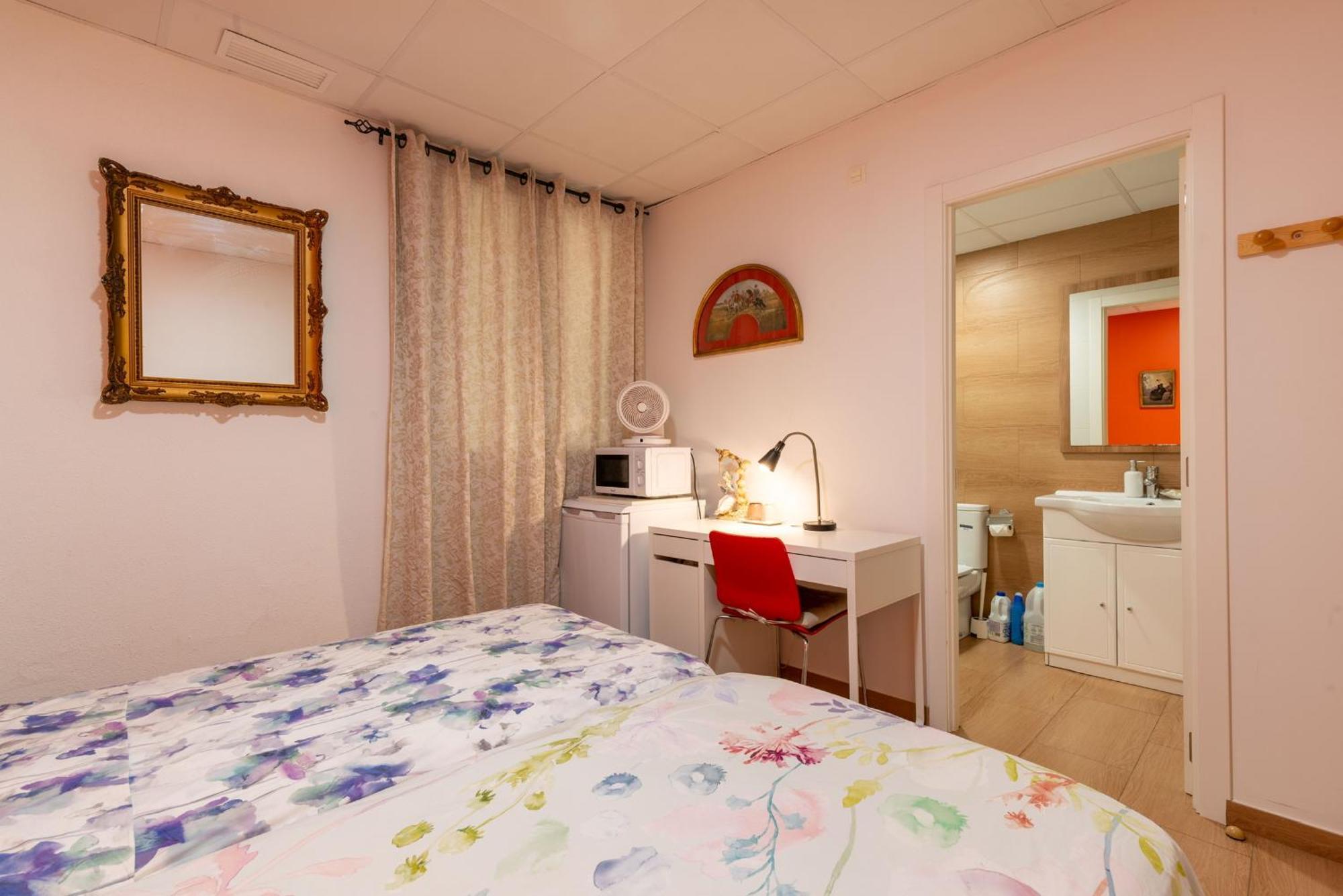 Mirador 2 Del Mercado Central - Habitacion Con Bano Privado En El Centro De La Ciudad Vella Valensiya Dış mekan fotoğraf