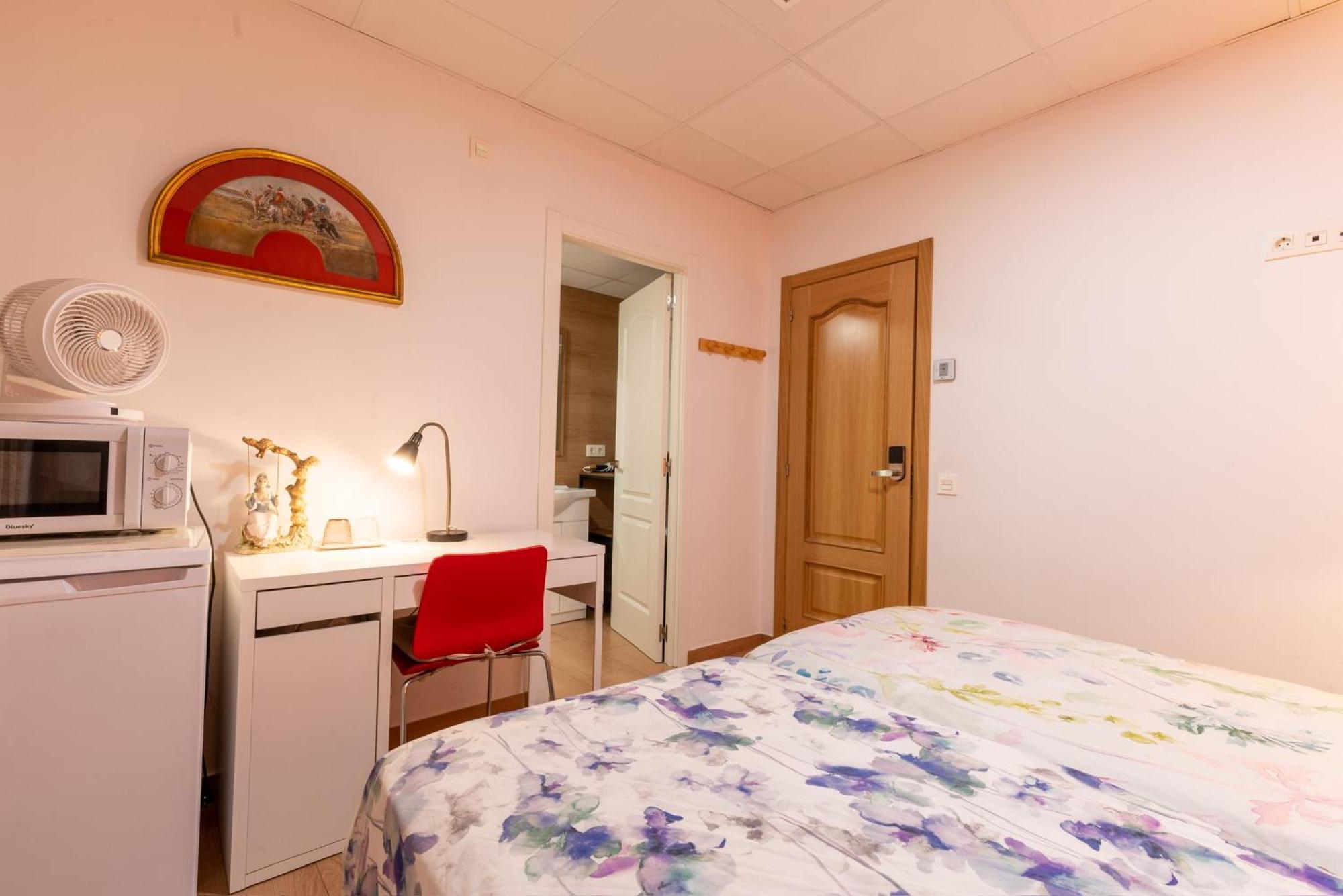 Mirador 2 Del Mercado Central - Habitacion Con Bano Privado En El Centro De La Ciudad Vella Valensiya Dış mekan fotoğraf